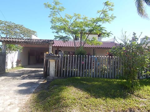 Bangalô Schamaru, House in Guaratuba