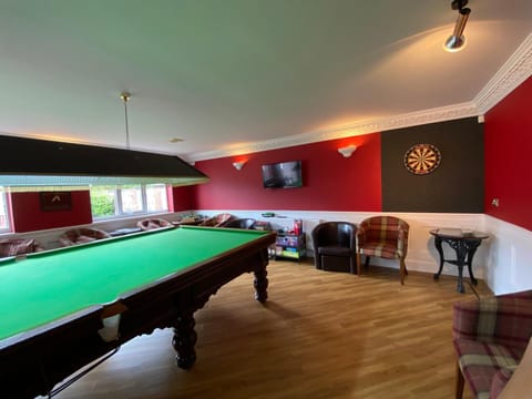 Billiard, Billiard, Darts, Game Room, TV and multimedia, Seating area, Entertainment