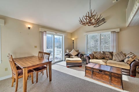 Condo with Loft 2 Mi to Windham Mountain Ski! Apartment in Capital District, NY, USA