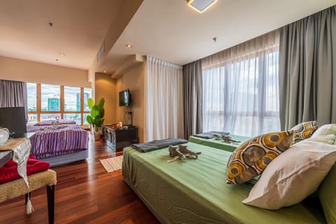 Homestay Resort 7pax 1min to Sunway Lagoon&Pyramid Condo in Subang Jaya