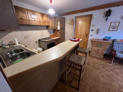 Kitchen or kitchenette, Seating area