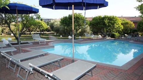 Swimming pool, sunbed