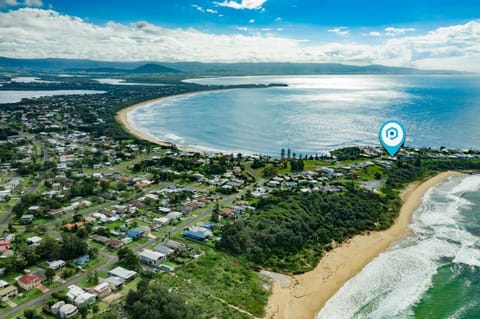Seaview I Pet Friendly with Stunning Views I 1 Min to Beach House in Culburra Beach