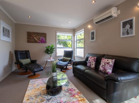 Great Location On Gilbert Central Maison in New Plymouth