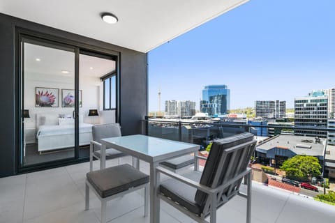 Convenient 2-Bed Apartment with Panoramic Views Condo in Toowong