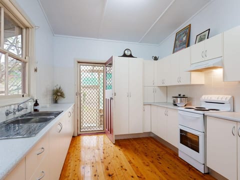 Daves Place Holiday house with WI FI Aircon and Boat Parking Maison in Shoal Bay