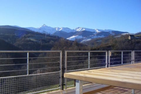 Patio, Mountain view