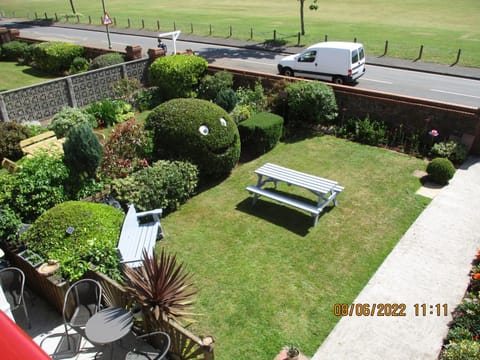 Sefton Lodge SEAFRONT ,PANORAMIC SEA VIEW ENSUITE BALCONY ROOMS AVAILABLE, GUEST GARDEN Bed and Breakfast in Paignton