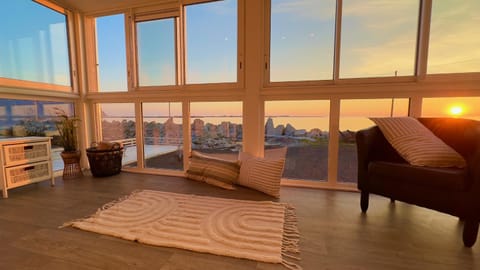 View (from property/room), Balcony/Terrace, Seating area, Sunrise, Sunset