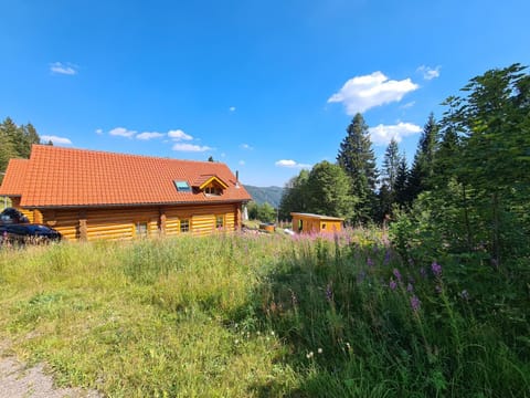 Luxus-Ferienhaus Blockhaus Chalet Nr 1 Toplage am Feldberg mit Sauna, Outdoor-Hottub, Kamin auf 1300m üM House in Baden-Württemberg