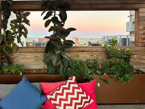 Balcony/Terrace, City view