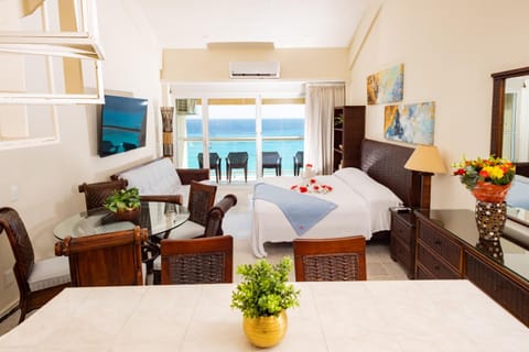 2 Story Oceanfront Penthouses on Cancun Beach! Aparthotel in Cancun