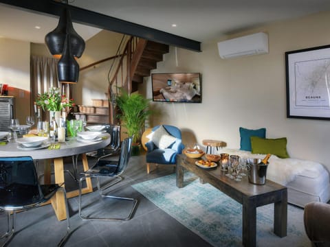 Living room, Dining area