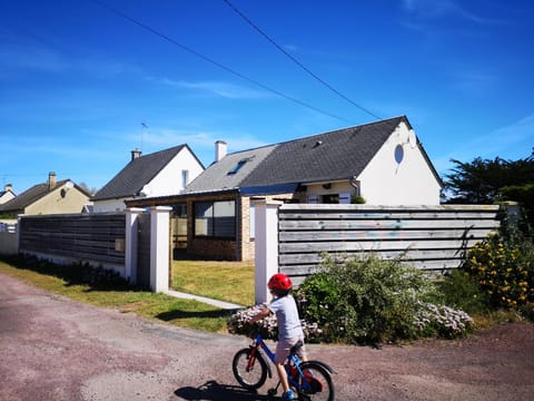 Property building, children, Family
