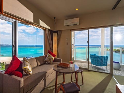 Balcony/Terrace, Living room, Seating area, Sea view