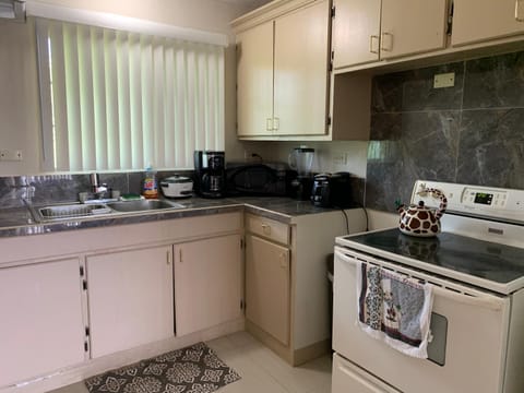 Casa De Pedro Entire Apartment Condominio in Guam