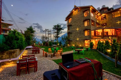 Montana Blues Resort by Snow City Hotel in Manali