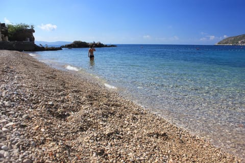 Apartments by the sea Komiza, Vis - 9703 Condo in Komiža