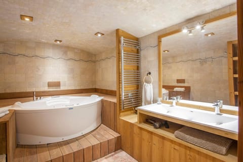 Luxurious flat w sauna in L'Alpe d'Huez - Welkeys Copropriété in L'Alpe d'Huez