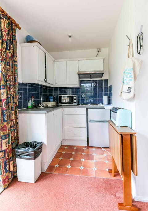 Pass the Keys Cosy & Bright Studio with Garden View Free Parking Apartment in Cambridge