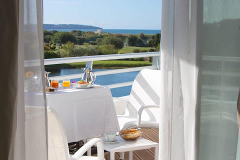 Bathroom, Balcony/Terrace, Seating area, Bedroom, Sea view