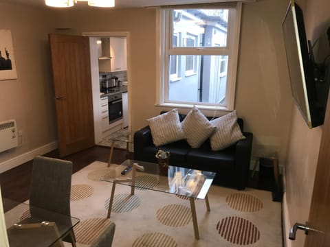 Ground Floor Contemporary 1 Bed Apartment Apartment in Birmingham