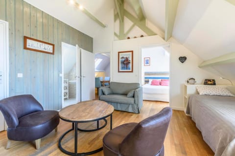 Living room, Photo of the whole room