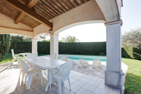 villa de charme, 8 pers, climatisée, piscine chauffée, calme garanti Chalet in Roquebrune-sur-Argens