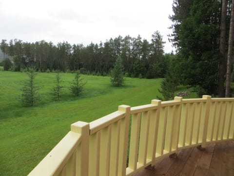 La Maison sous les arbres Luxury tent in Shawinigan