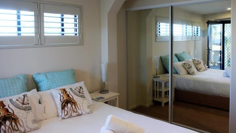 THE TIN SHED Couples accommodation at Bay of Fires Condo in Binalong Bay