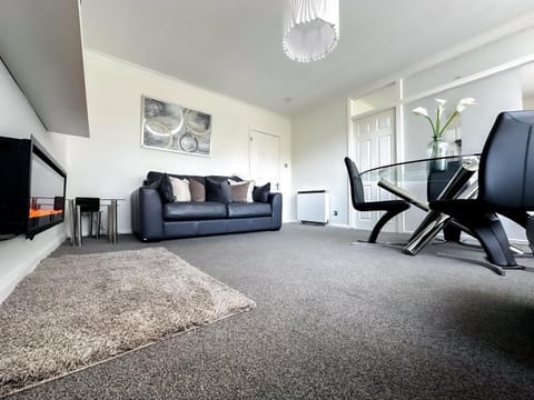 Contemporary and Cosy Birmingham Apartment- Free Parking & Wi-FI Apartment in Birmingham