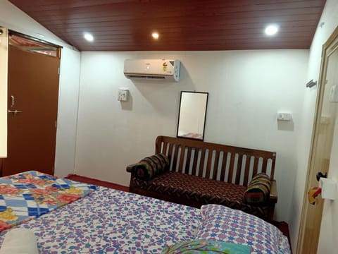 Bedroom, air conditioner