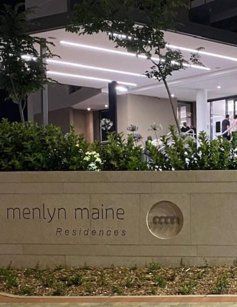 MENLYN MAINE - One Bedroom Penthouse - NO LOAD SHEDDING!! Eigentumswohnung in Pretoria