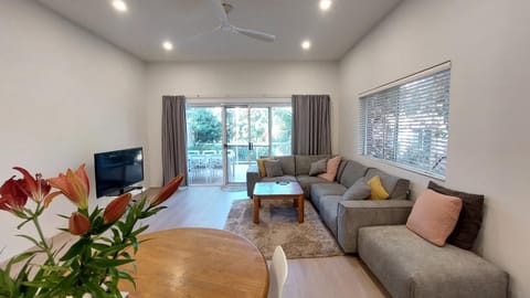 3br house, 5 min walk to beach with parking House in Sydney