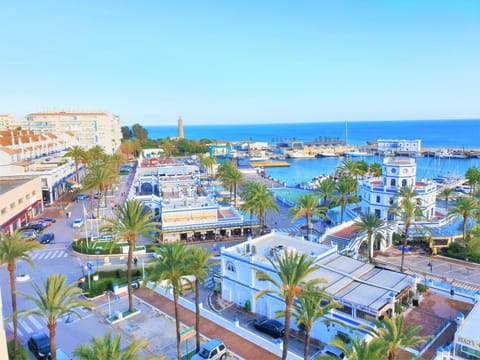 FABULOUS APARTMENT IN FRONT OF SEA & MARINA WITH INCREDIBLE VIEWS Wohnung in Estepona