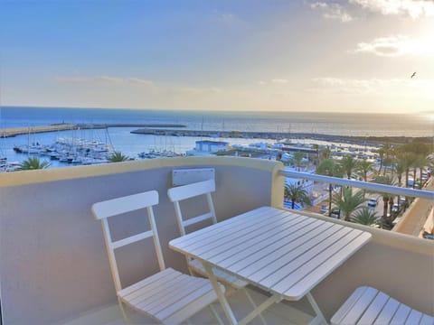 FABULOUS APARTMENT IN FRONT OF SEA & MARINA WITH INCREDIBLE VIEWS Appartamento in Estepona