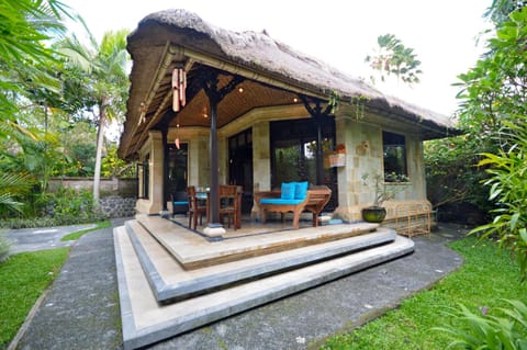 Patio, Facade/entrance, Garden, Photo of the whole room