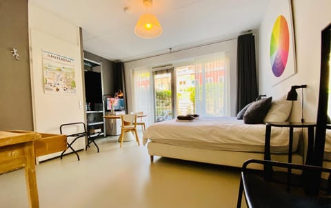 Private Studio with free car parking Bed and Breakfast in Amsterdam