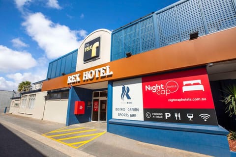 Nightcap at Rex Hotel Hôtel in Adelaide