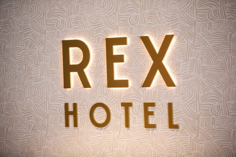 Nightcap at Rex Hotel Hôtel in Adelaide