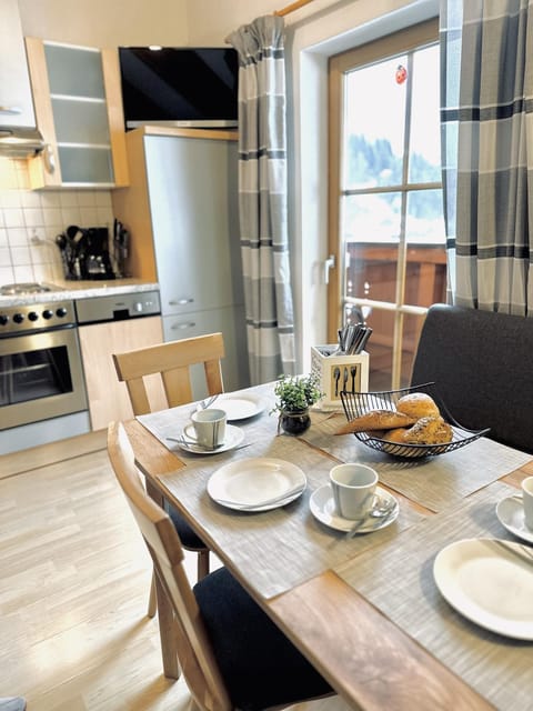 Property building, Kitchen or kitchenette, Living room