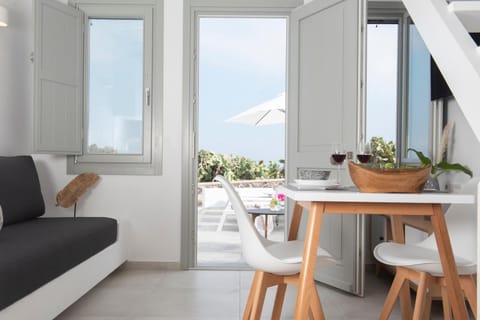 Living room, Dining area, Pool view, Quiet street view