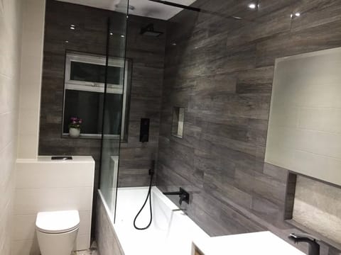Double Bedroom, Kings Lynn, New Renovated Bathroom Pensão in Kings Lynn
