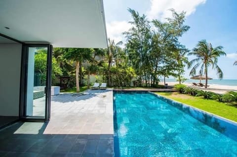 Premium BEACHFRONT VILLA 5 BEDROOMS 1000M2 SANCTUARY HO TRAM RESORT ll BBQ Villa in Ba Ria - Vung Tau