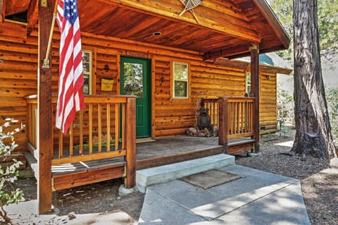 Shaver Lake Cabin with Hot Tub, Deck and Trail Access! Casa in Shaver Lake