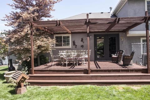 Incredible Sandy Home with Large Deck, Mins to Skiing Casa in Cottonwood Heights