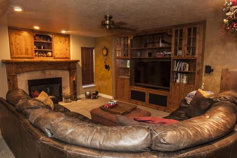 Incredible Sandy Home with Large Deck, Mins to Skiing Casa in Cottonwood Heights