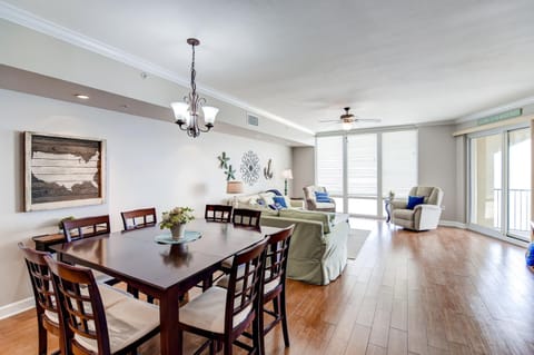 Sleek Gulfport Condo with Ocean Views and Pool Access! Apartment in Gulfport