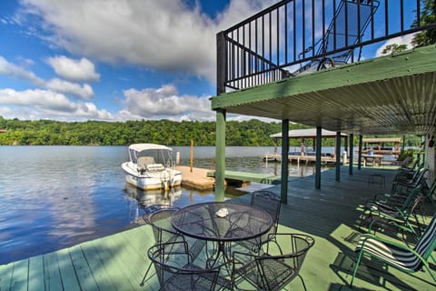 Lakewood Lodge Escape with Fire Pit and Lake Access! Haus in Claytor Lake