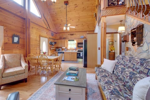 Lakewood Lodge Escape with Fire Pit and Lake Access! House in Claytor Lake